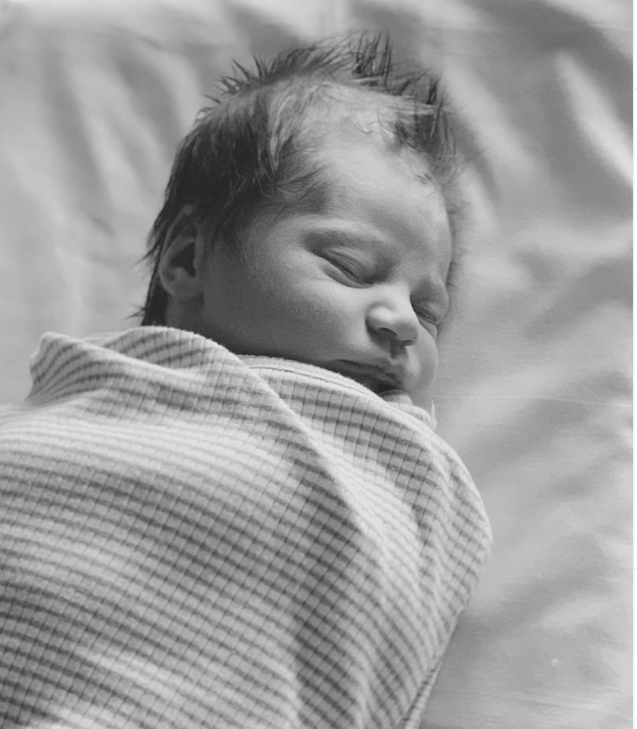 ミック・ファニング 元気な赤ちゃん第一子が誕生！