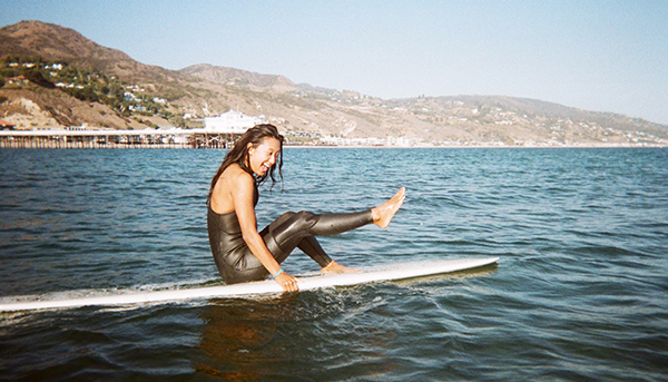 ヨギーなカリフォルニアガールに習う「ヨガとサーフィン」の体と心にもたらすパワー