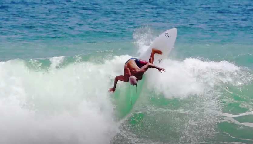 バリ島チャングーローカル達も盛り上がるケリー・スレーター サーフィン映像