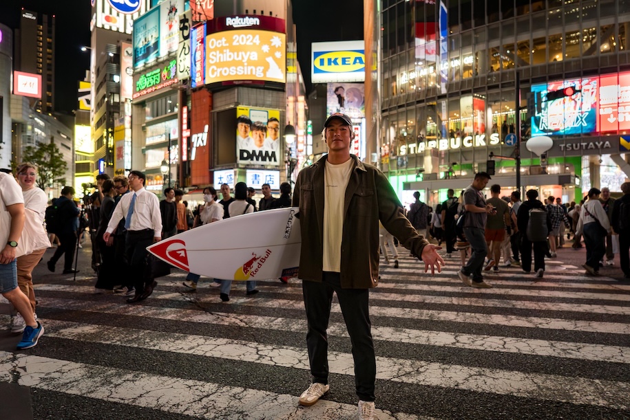 五十嵐カノアが日本の魅力を世界へ伝える「Red Bull Surfing ’No Contest Tokyo’」本編映像が公開