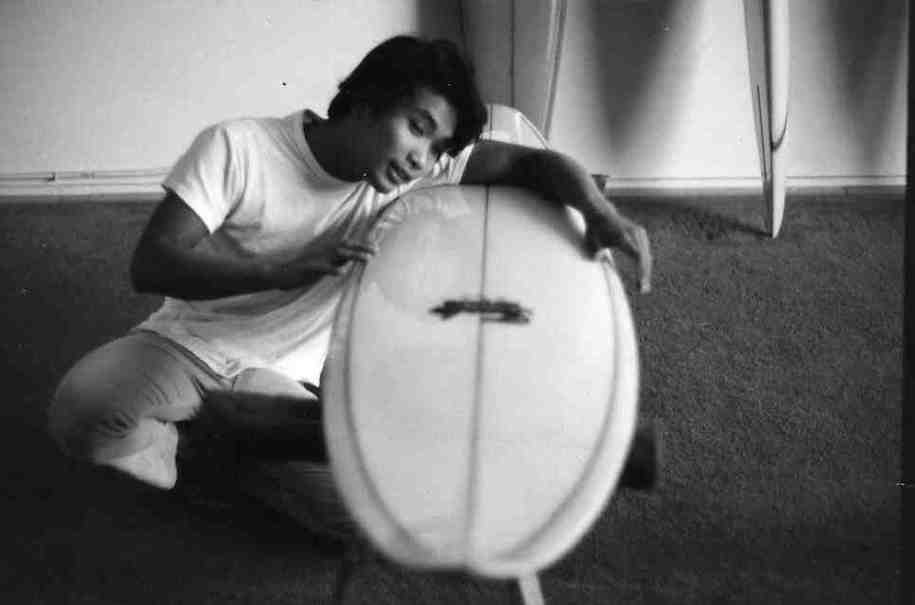 訃報：日本サーフィン界のレジェンド、ドジ井坂こと井坂啓美氏が74歳で逝去