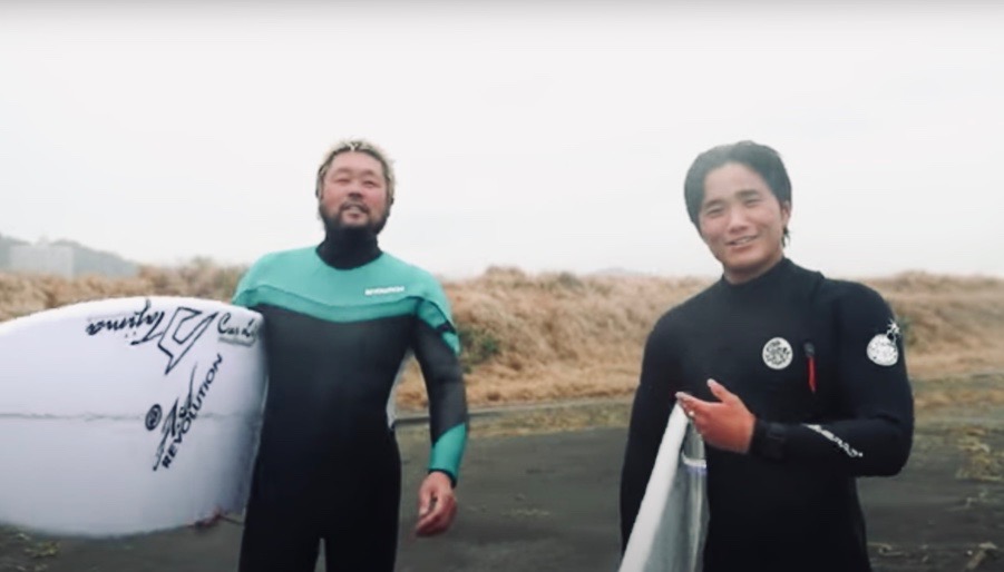 50歳のレジェンドサーファー浦山哲也プロの大波攻略法とサーフィン映像