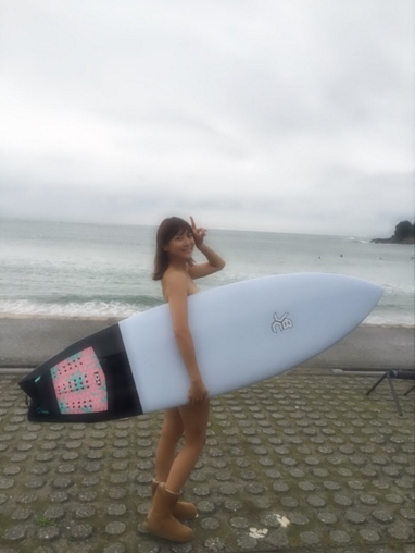 hujisakinanako_surfing