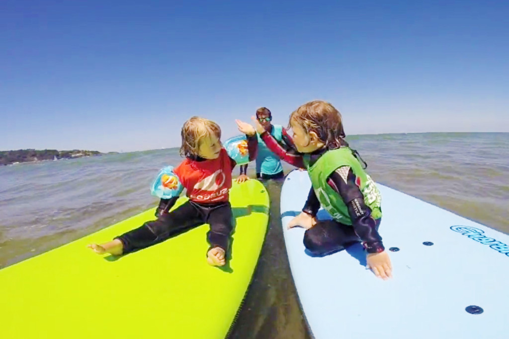 kids_surfing