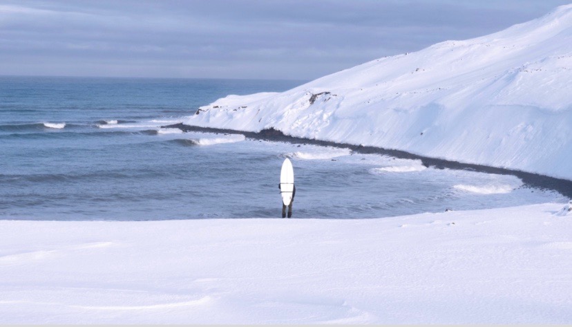 トレン・マーティン 冬の北極圏での極寒サーフィン映像『Northen Reaches』