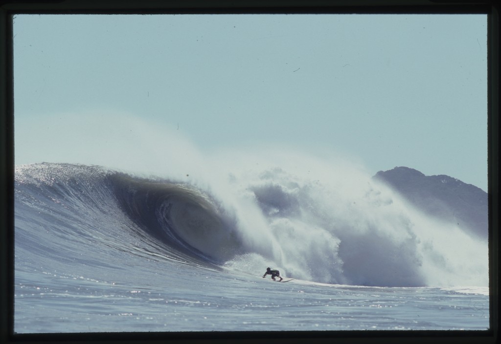 伝説のハードコアな波だけをラインアップしたサーフィンフォトグラファー木本直哉の写真集『波巡礼 -The Surf Pilgrim-』 | WAVAL  サーフィンと自然を愛する人のサーフメディア